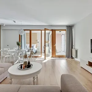 Aura - Riverside & Parking By Downtown Apartment